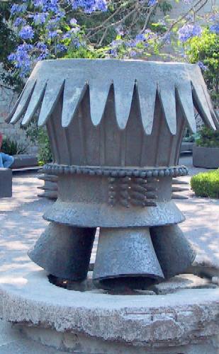 urn.jpg (34034 bytes)